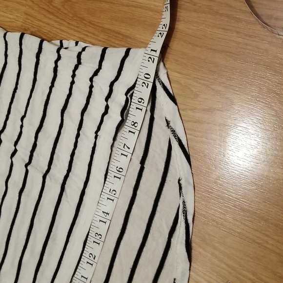 💥3/$10💥 Splash Hi-Lo Striped Short Sleeve Raglan Tee with Pocket - Picture 5 of 13